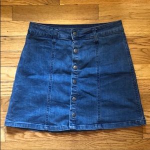 💛Denim button up skirt.